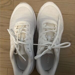 ASICS White Jolt 5 Wide 8.5 Women’s